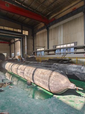 الوسائد الهوائية لإطلاق السفن 1.0m-35m الطول ذراع واحد / مزدوج 10-1000 طن قدرة الوزن لصناعة بناء السفن