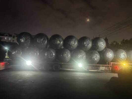 واقيات الرفارف البحرية من البولي يوريثين الرغوي المطاطي تتميز بمرونة ممتازة ومقاومة للإجهاد البيئي البحري