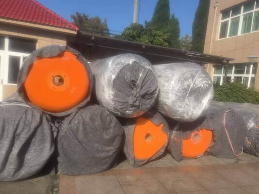 واقيات الرفارف البحرية من البولي يوريثين الرغوي المطاطي تتميز بمرونة ممتازة ومقاومة للإجهاد البيئي البحري