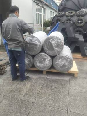 واقيات الرفارف البحرية من البولي يوريثين الرغوي المطاطي تتميز بمرونة ممتازة ومقاومة للإجهاد البيئي البحري