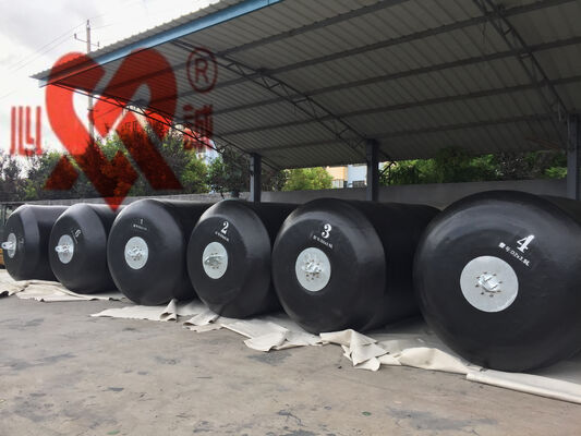 واقيات طافية مملوءة بالرغوة لمدة 24 شهرًا D3.0m X L5.0m انحراف 60 بالمائة حل حماية متين لأرصفة السفن