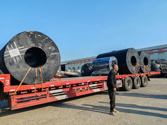Corrosion Resistance Cylindrical Rubber Fenders Length 1000-5000mm Diameter 100-2000mm Ideal for in Harbors Offshore and Shipyards
